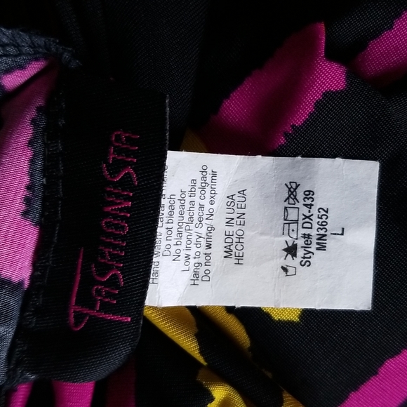 Gorgeous Multicolored Fitted Dress w/V Back. - Picture 6 of 7